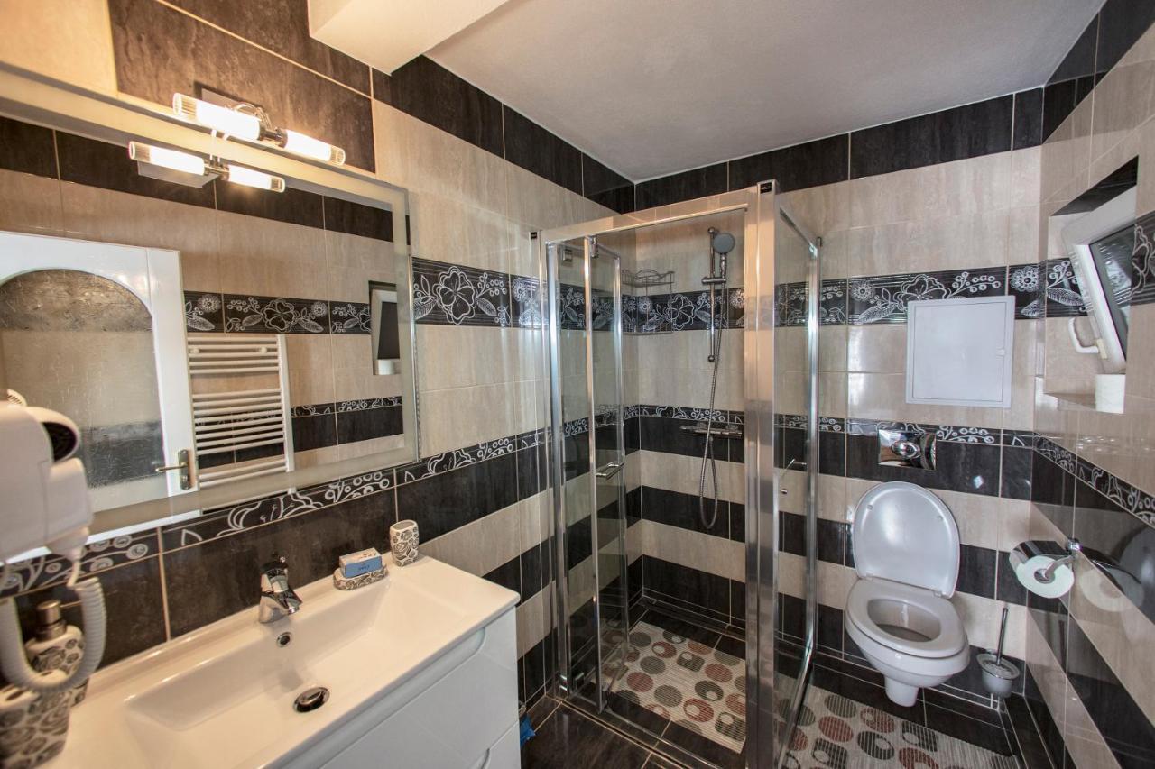 Pensiunea Cretuca Botiza Kamer foto