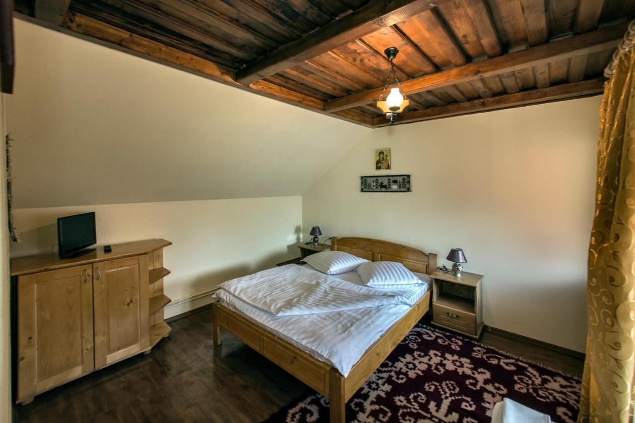Pensiunea Cretuca Botiza Kamer foto