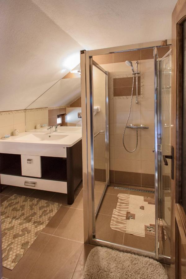 Pensiunea Cretuca Botiza Kamer foto