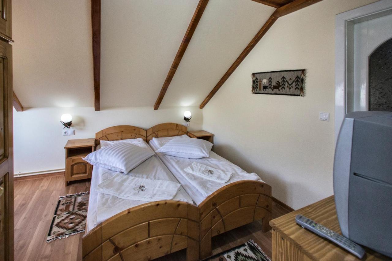 Pensiunea Cretuca Botiza Kamer foto