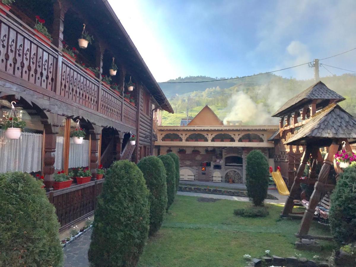 Pensiunea Cretuca Botiza Buitenkant foto